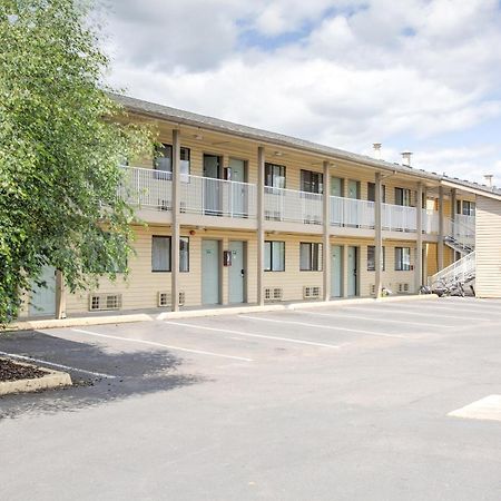 Oyo Woodland Hotel And Suites Exterior foto