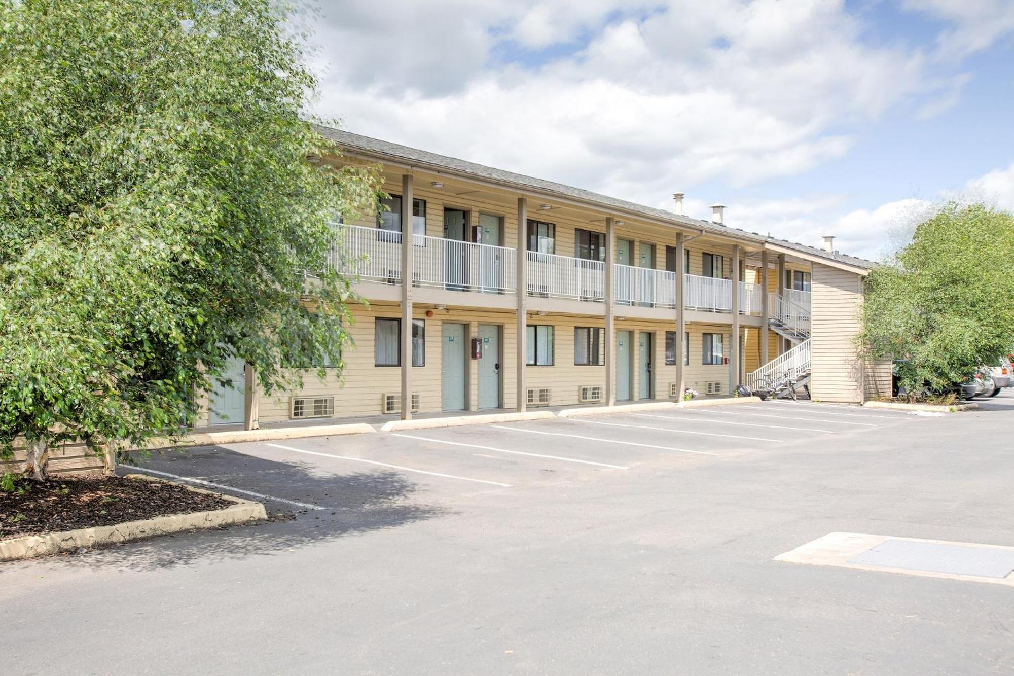 Oyo Woodland Hotel And Suites Exterior foto