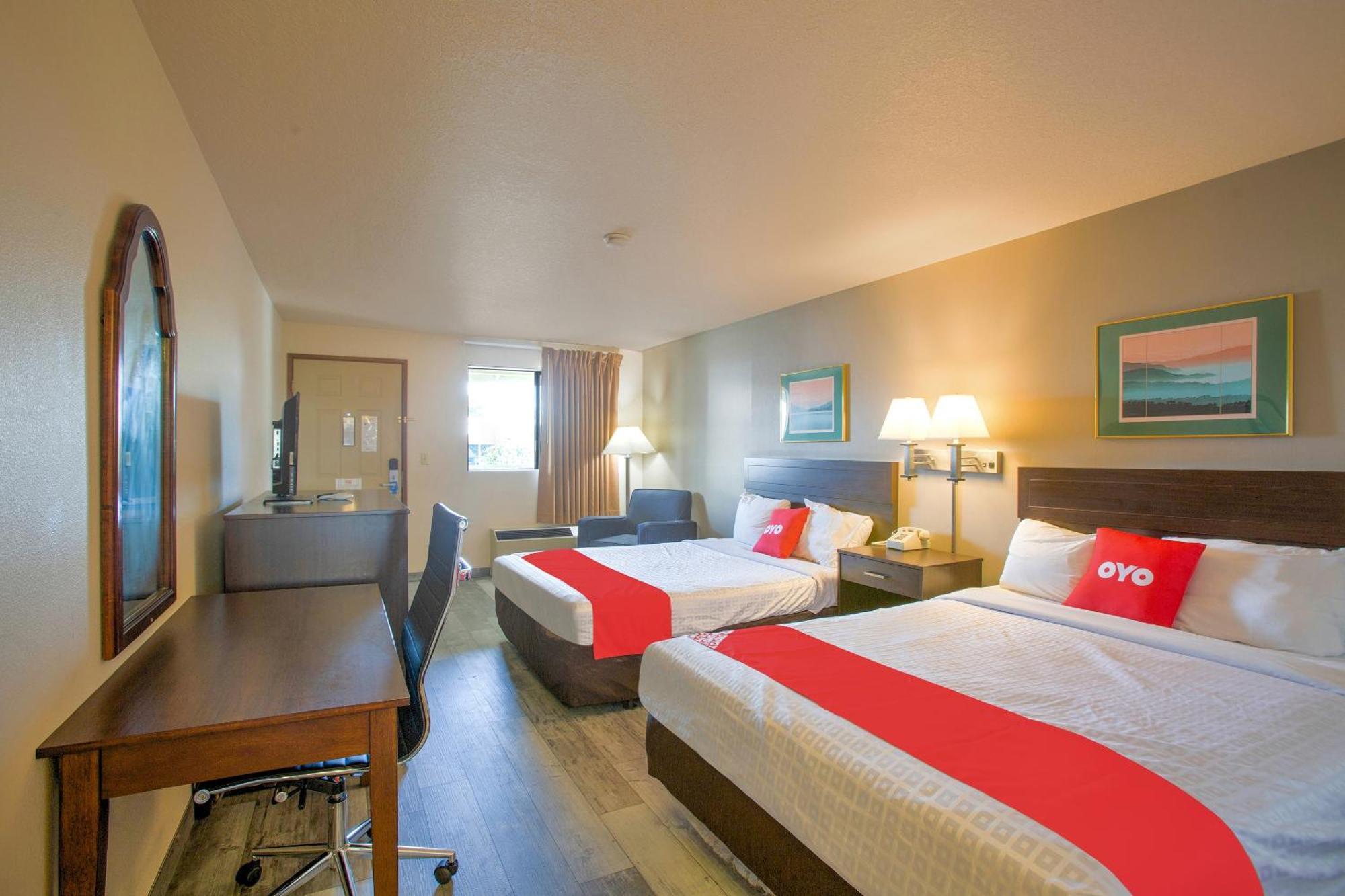 Oyo Woodland Hotel And Suites Exterior foto