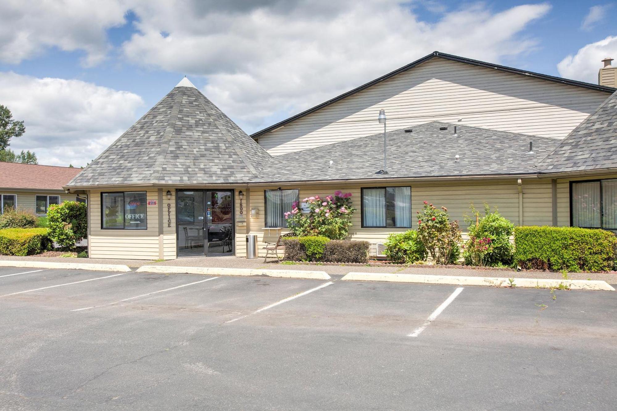 Oyo Woodland Hotel And Suites Exterior foto