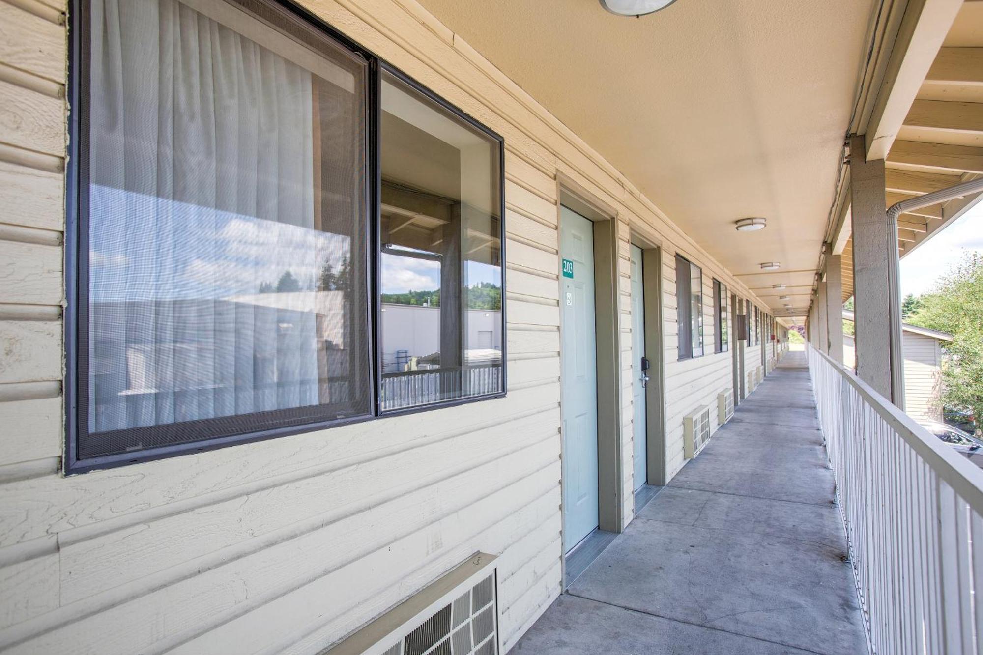 Oyo Woodland Hotel And Suites Exterior foto