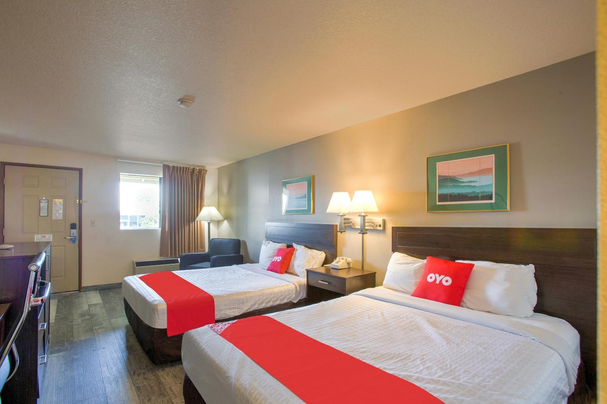 Oyo Woodland Hotel And Suites Exterior foto