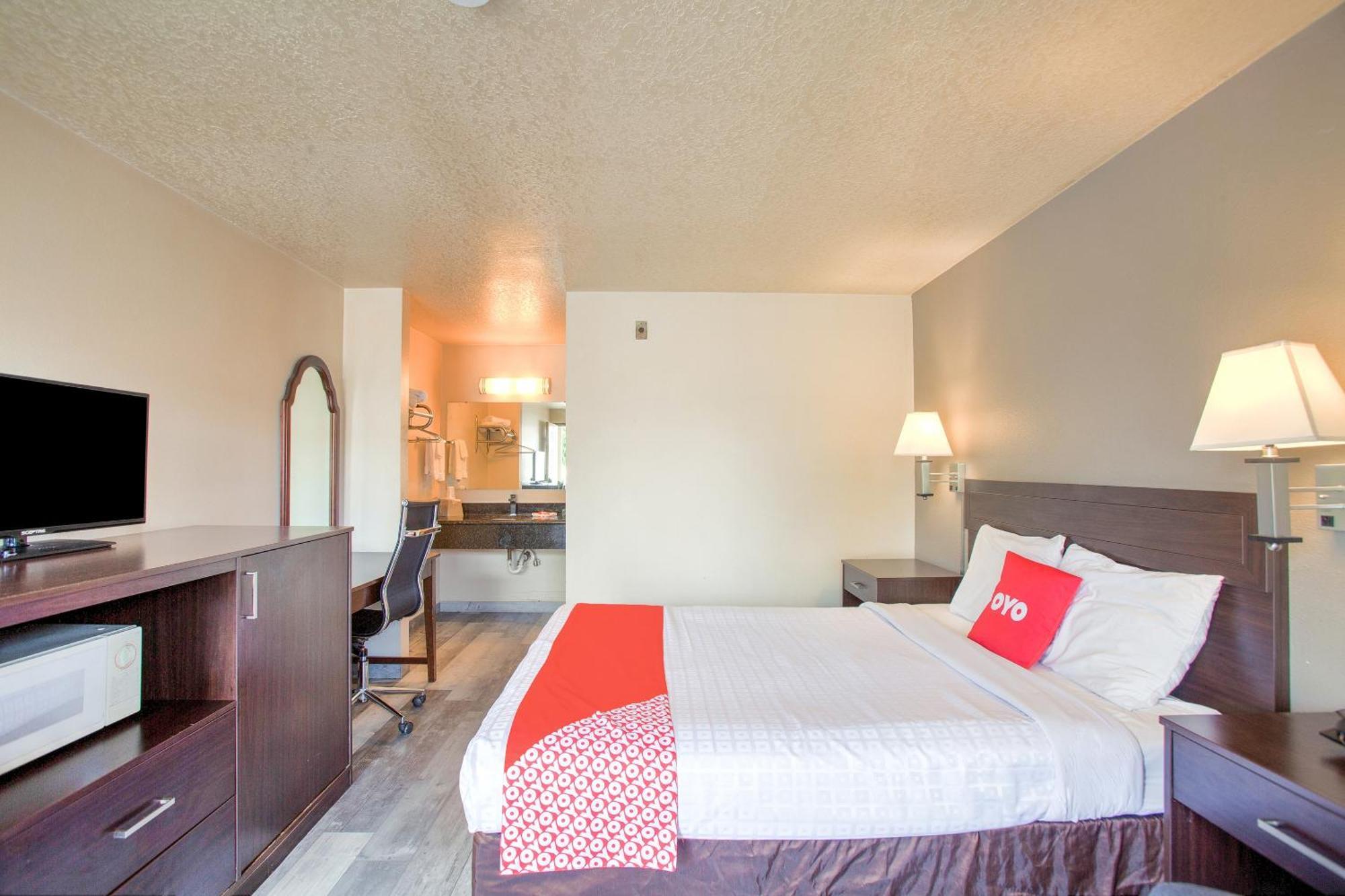 Oyo Woodland Hotel And Suites Exterior foto